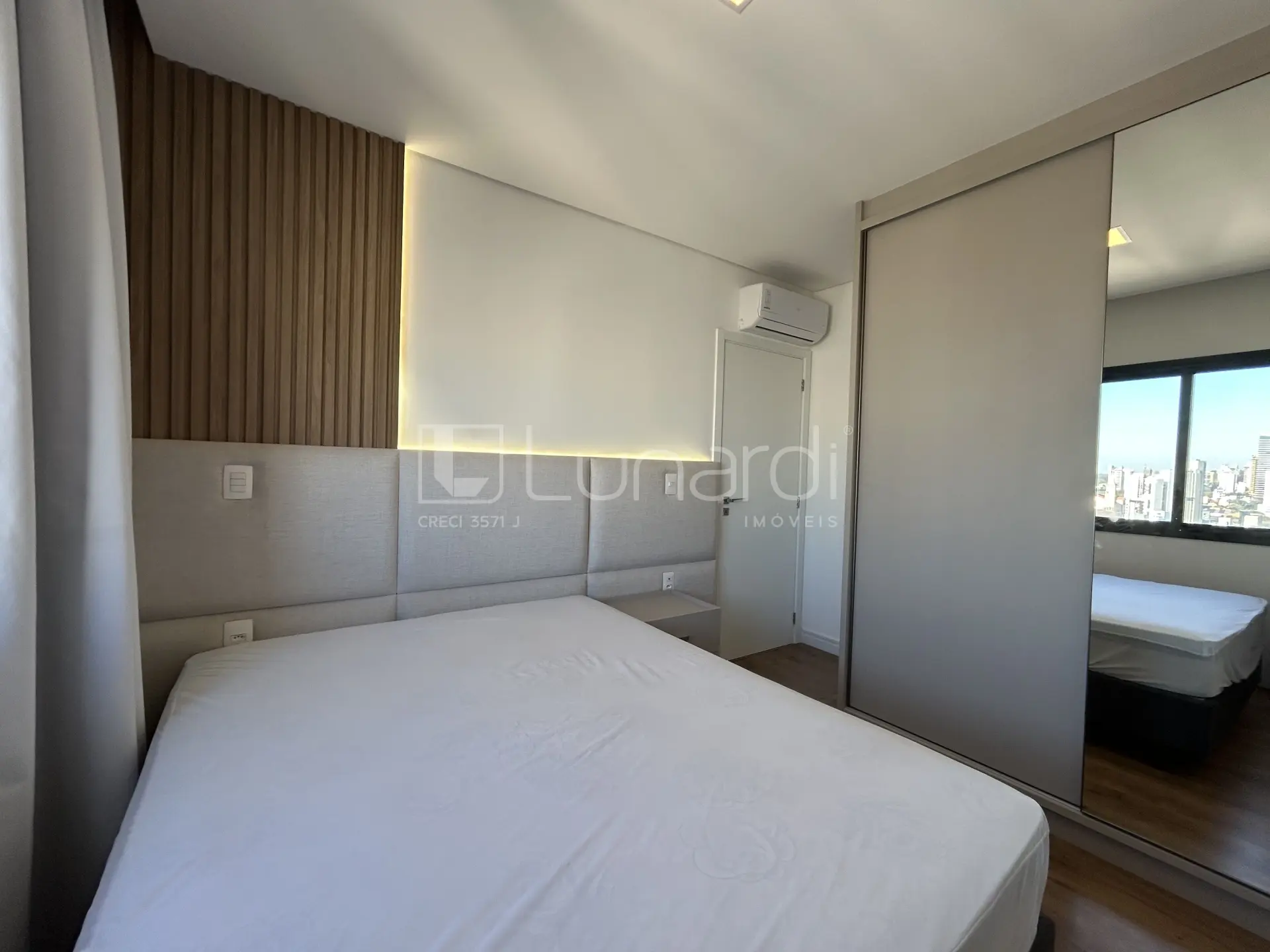 Foto Apartamento com 2 Dormitórios