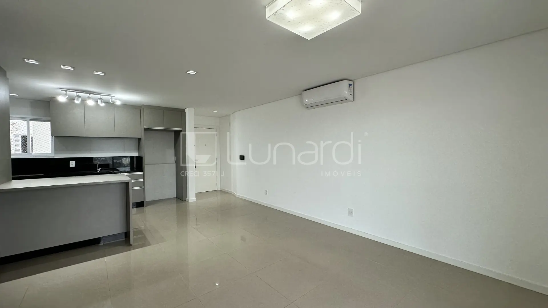 Foto Apartamento com 3 Dormitórios