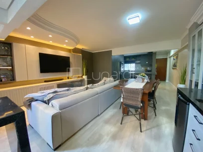 Foto Apartamento com 4 Dormitórios