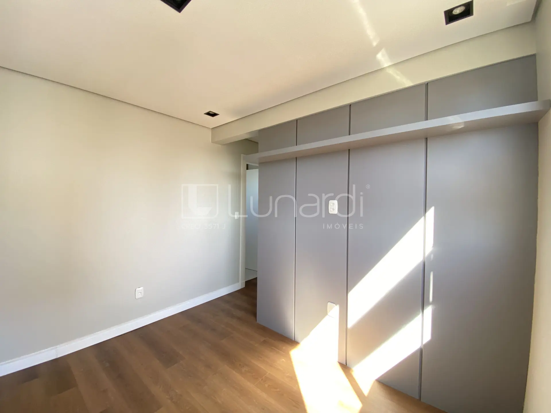 Foto Apartamento com 2 Dormitórios