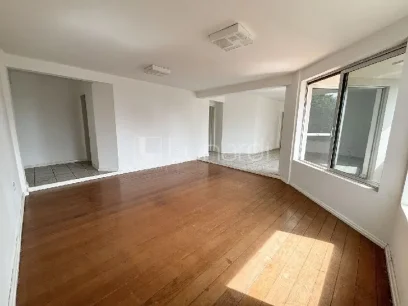 Foto Apartamento com 4 Dormitórios