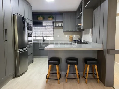 Foto Apartamento com 4 Dormitórios