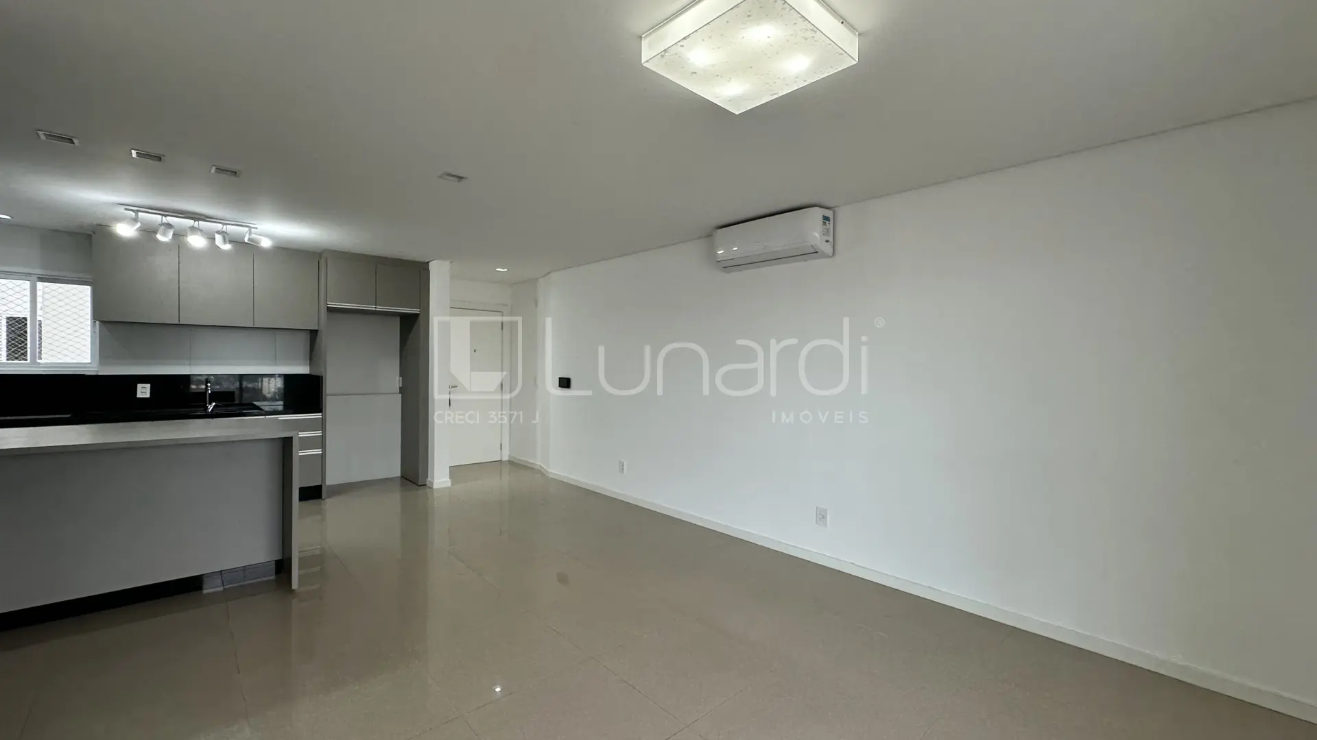 Foto Apartamento com 3 Dormitórios