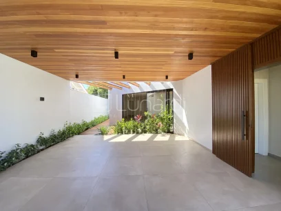 Foto Casa com 3 Suítes