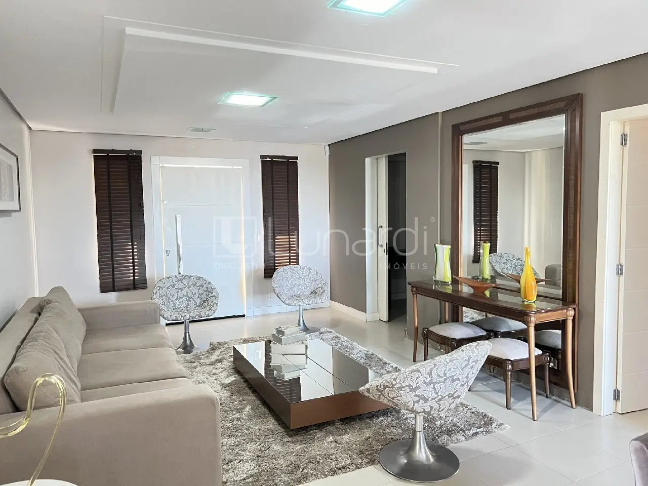 Foto Casa com 4 Dormitórios