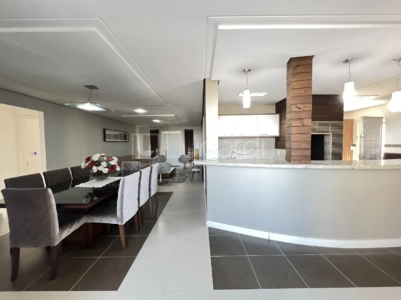 Foto Casa com 4 Dormitórios