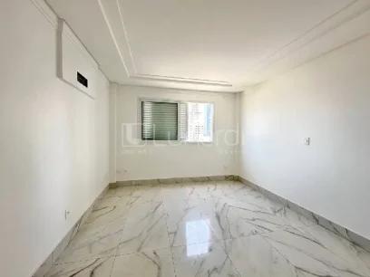 Foto Apartamento com 3 Dormitórios