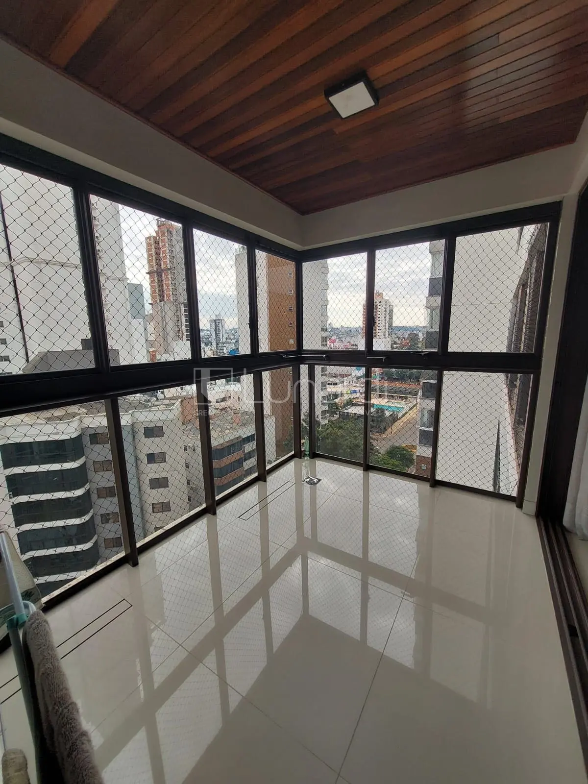 Foto Apartamento com 3 Suítes