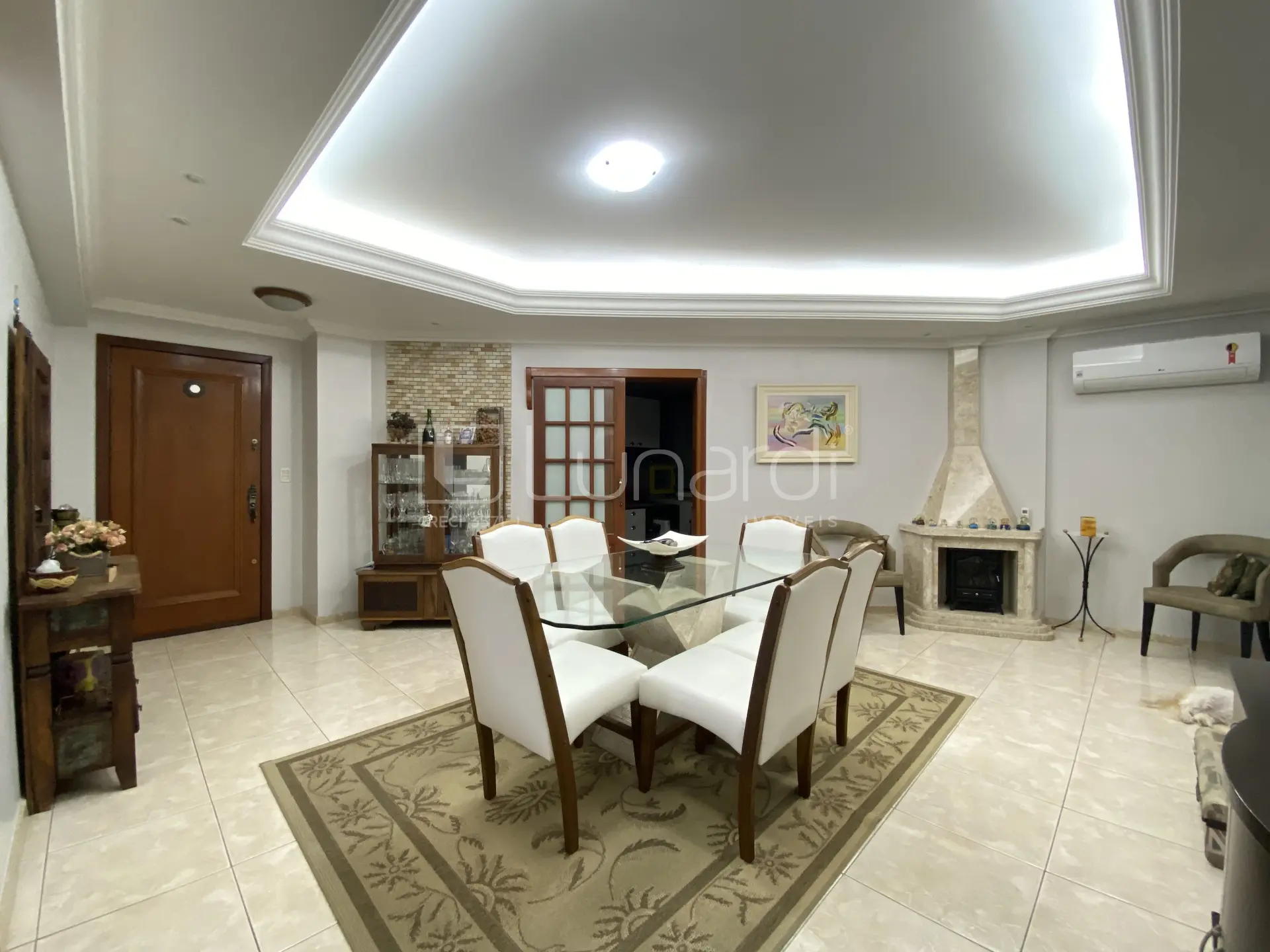 Foto Apartamento com 3 Dormitórios