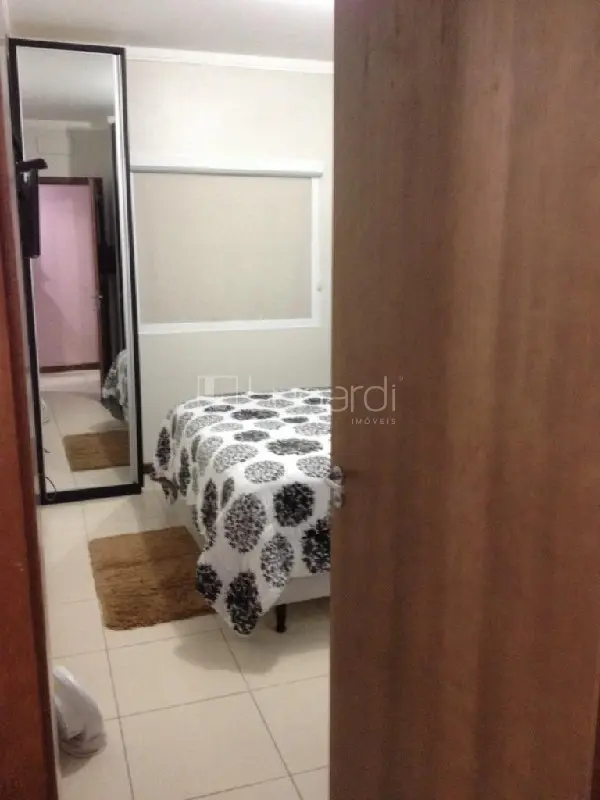 Foto Apartamento com 2 Dormitórios