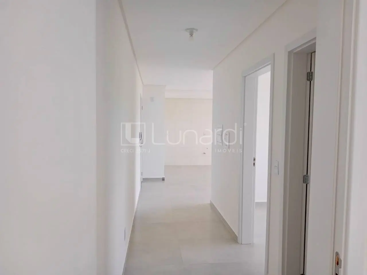 Foto Apartamento com 2 Dormitórios