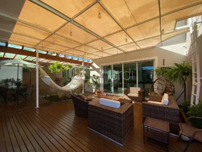 Foto Casa com 4 Dormitórios