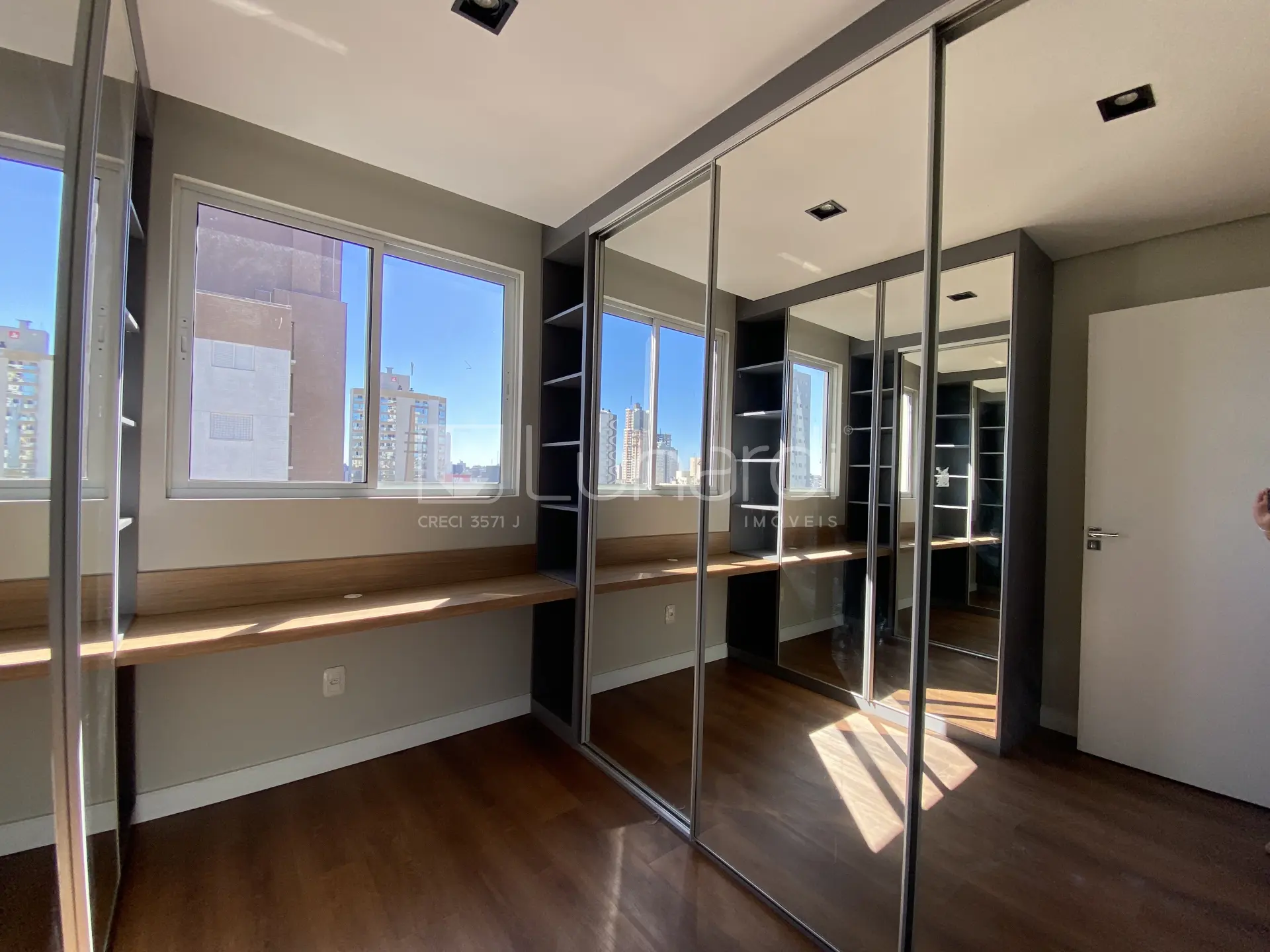 Foto Apartamento com 2 Dormitórios