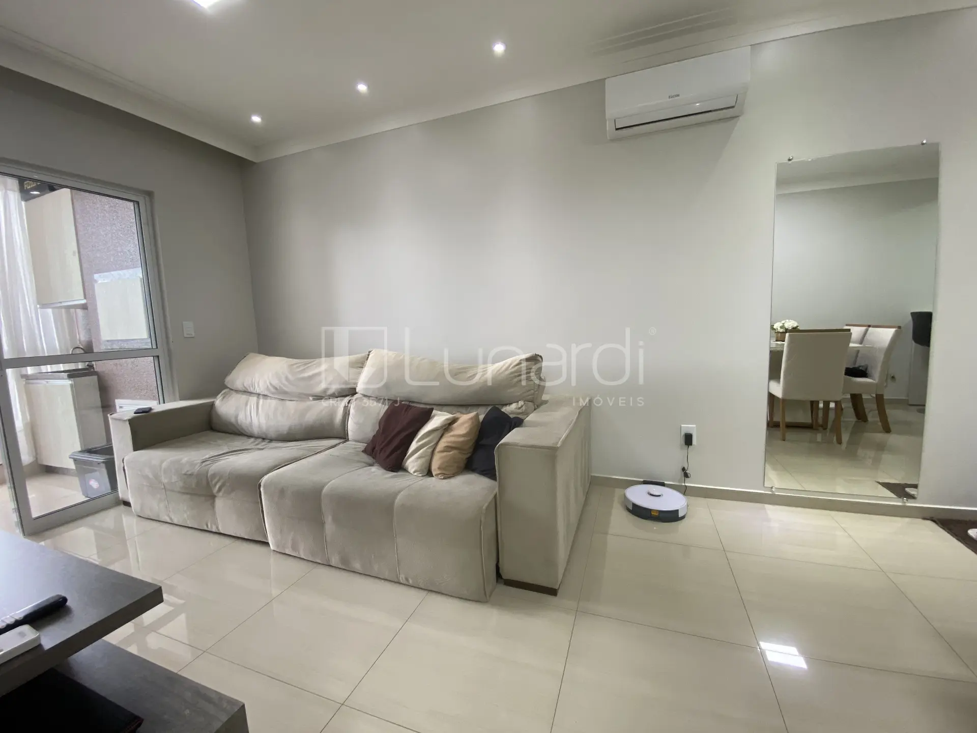 Foto Apartamento com 2 Dormitórios