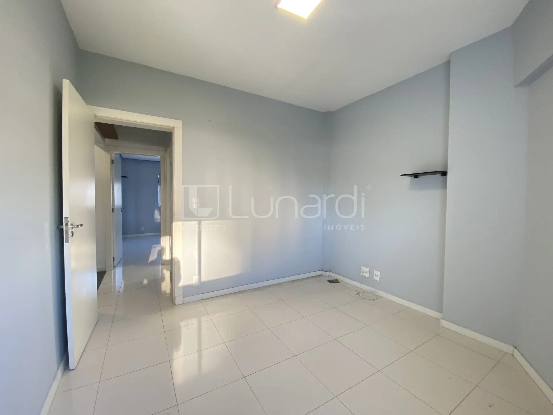 Foto Apartamento com 2 Dormitórios