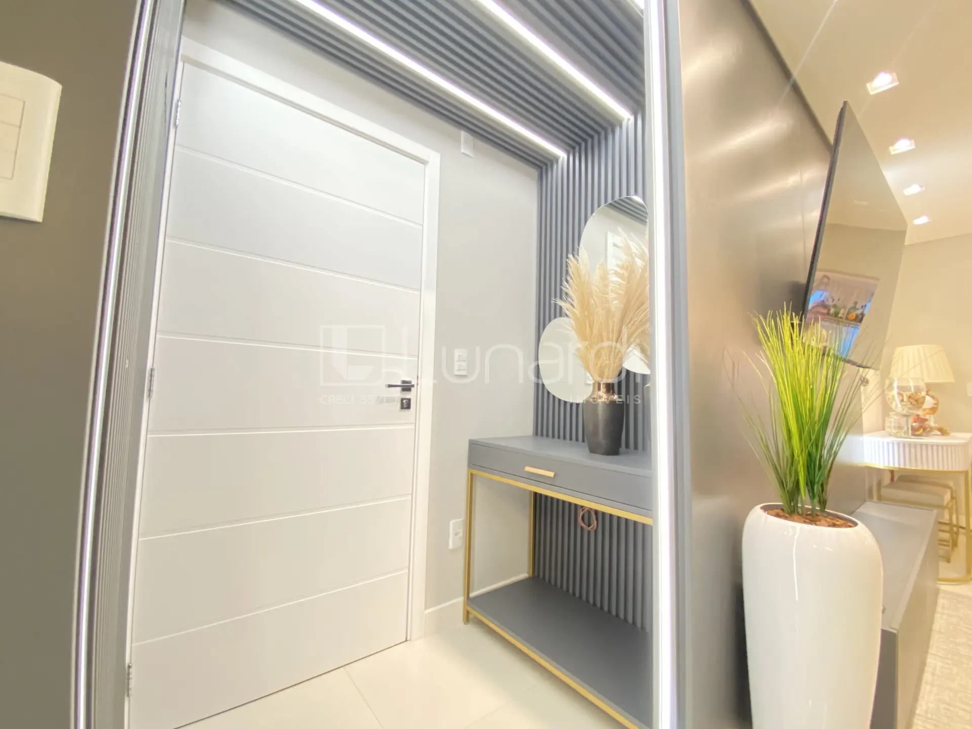 Foto Apartamento com 2 Dormitórios