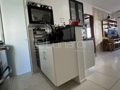 Foto Apartamento com 2 Dormitórios