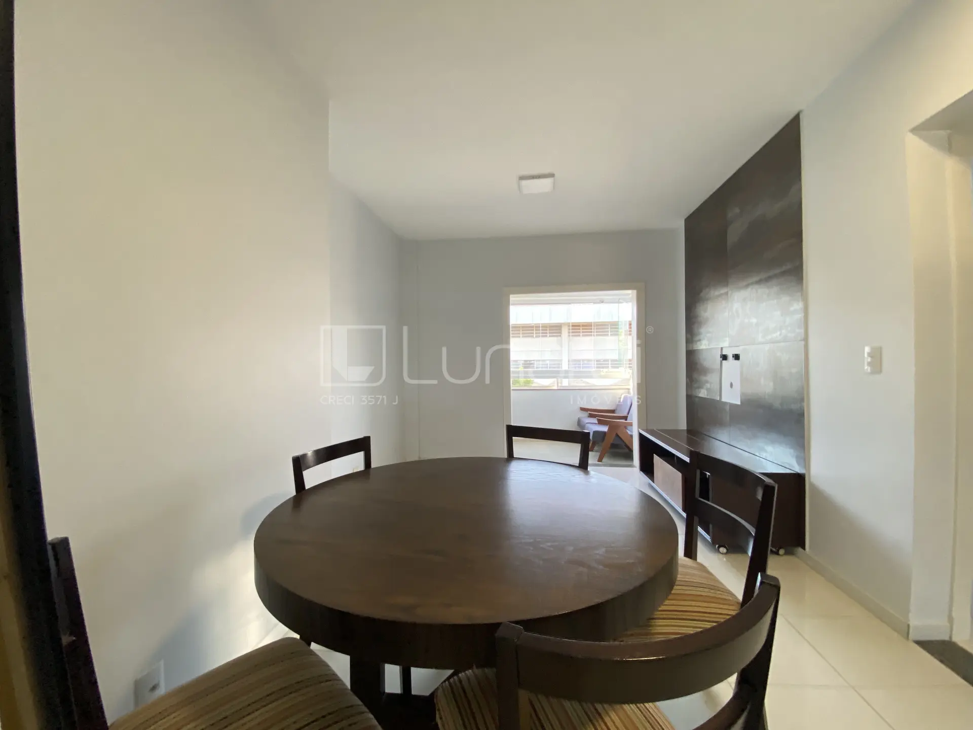 Foto Apartamento com 2 Dormitórios