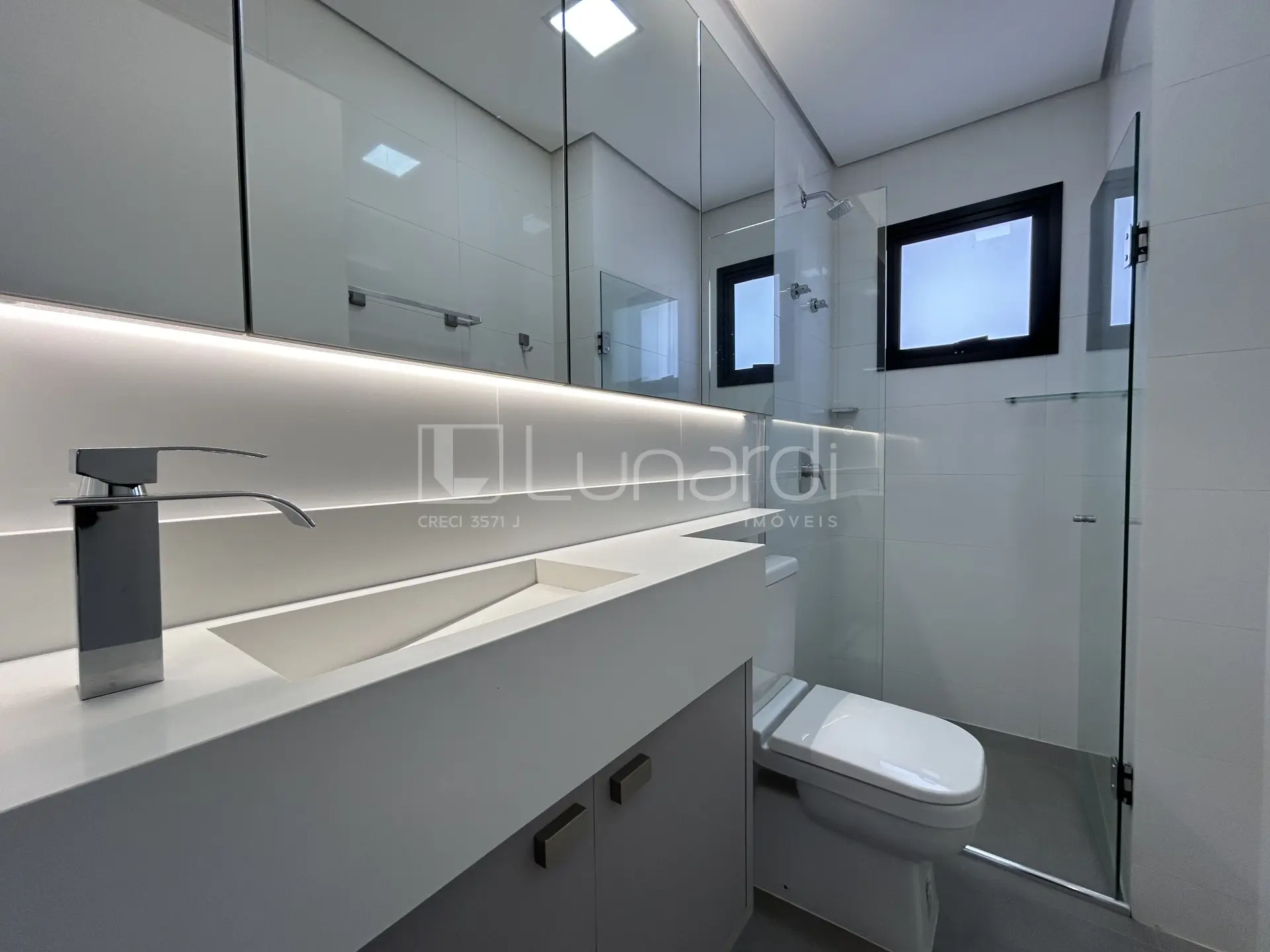 Foto Apartamento com 2 Dormitórios