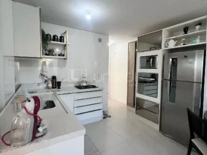 Foto Apartamento com 2 Dormitórios