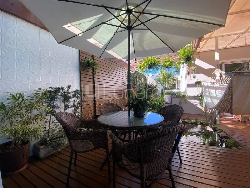 Foto Casa com 4 Dormitórios