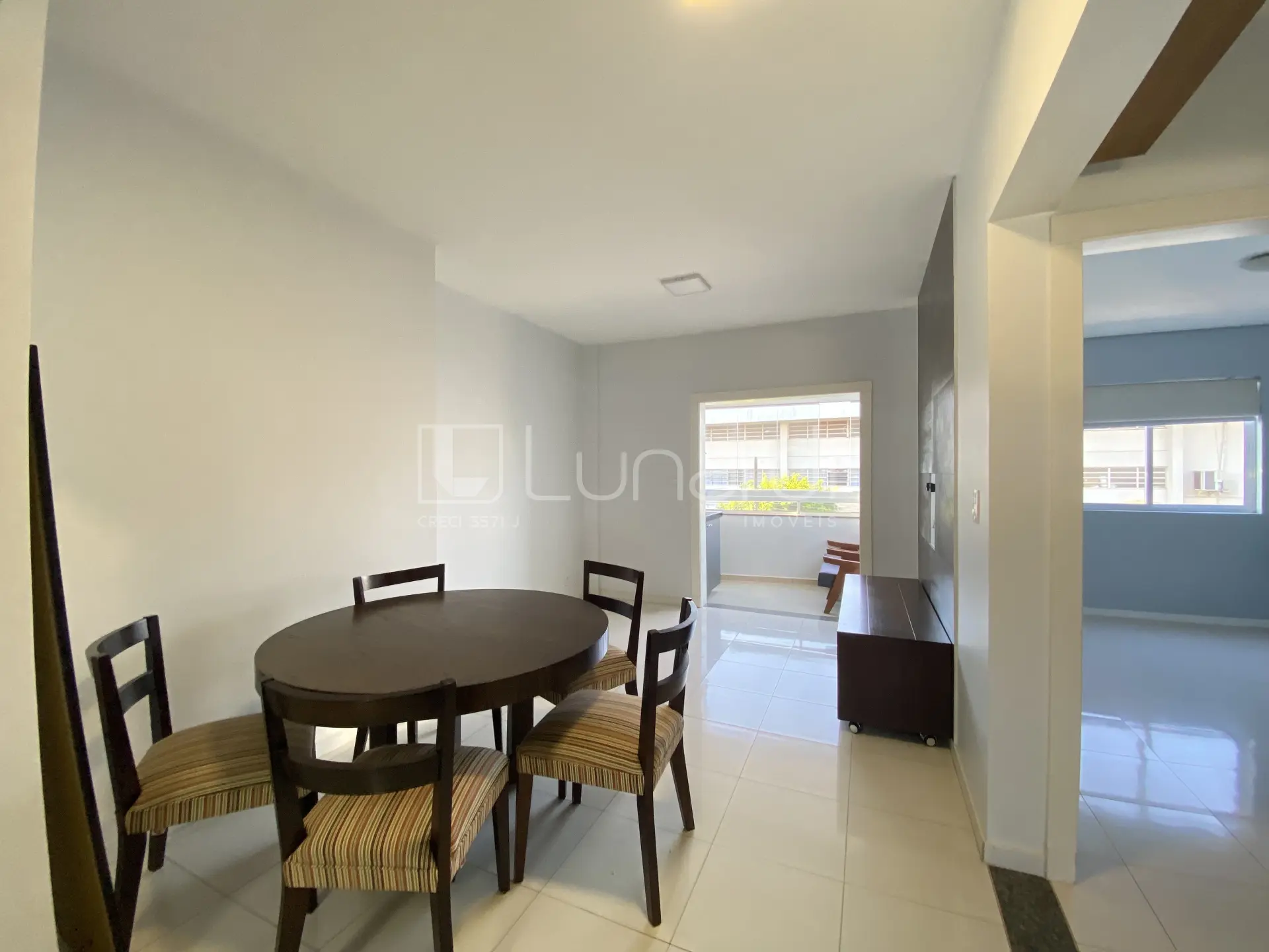 Foto Apartamento com 2 Dormitórios