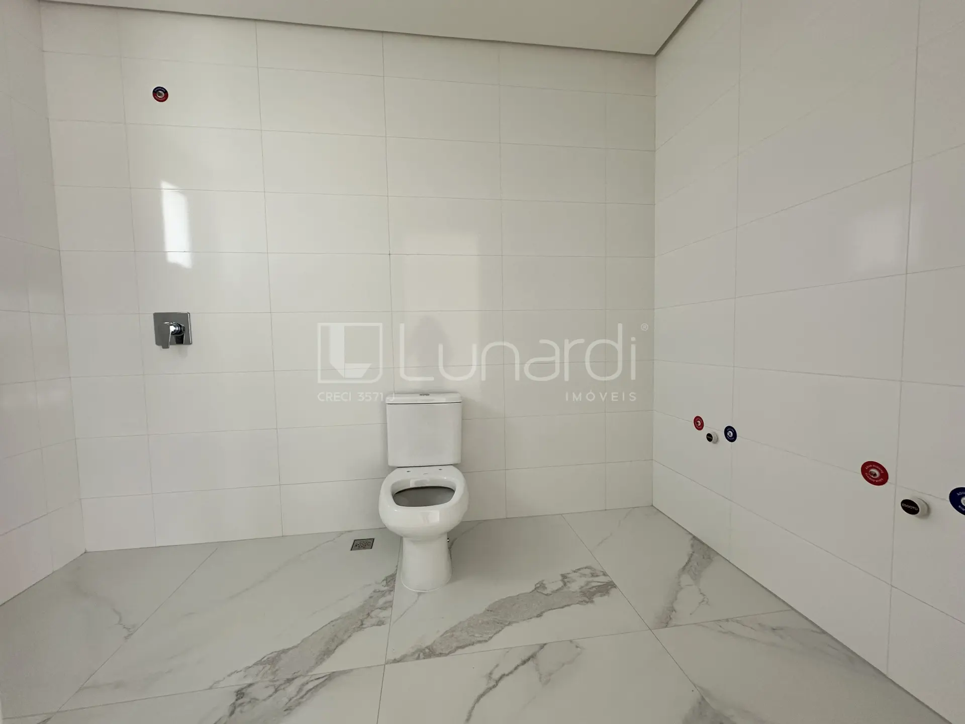 Foto Apartamento com 3 Suítes