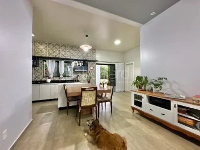 Foto Casa com 3 Dormitórios