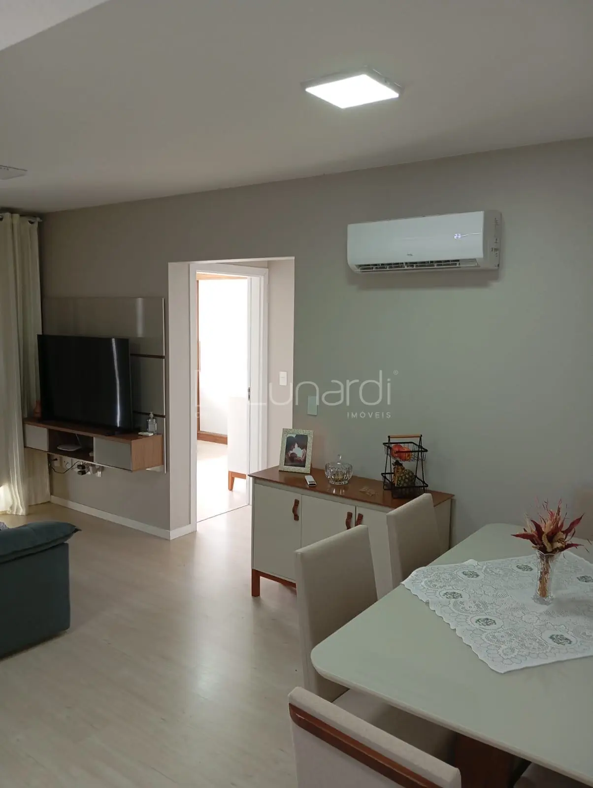 Foto Apartamento com 2 Dormitórios