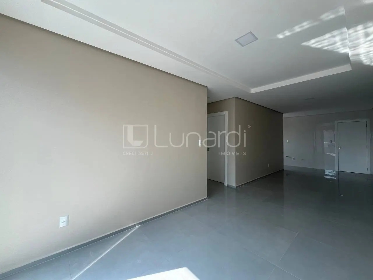 Apartamento à venda com 2 dormitórios, 1 banheiro, 1 vaga de garagem e 67m² de área privativa no bairro Efapi