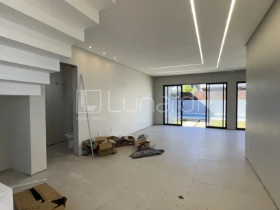 Foto Casa com 3 Dormitórios