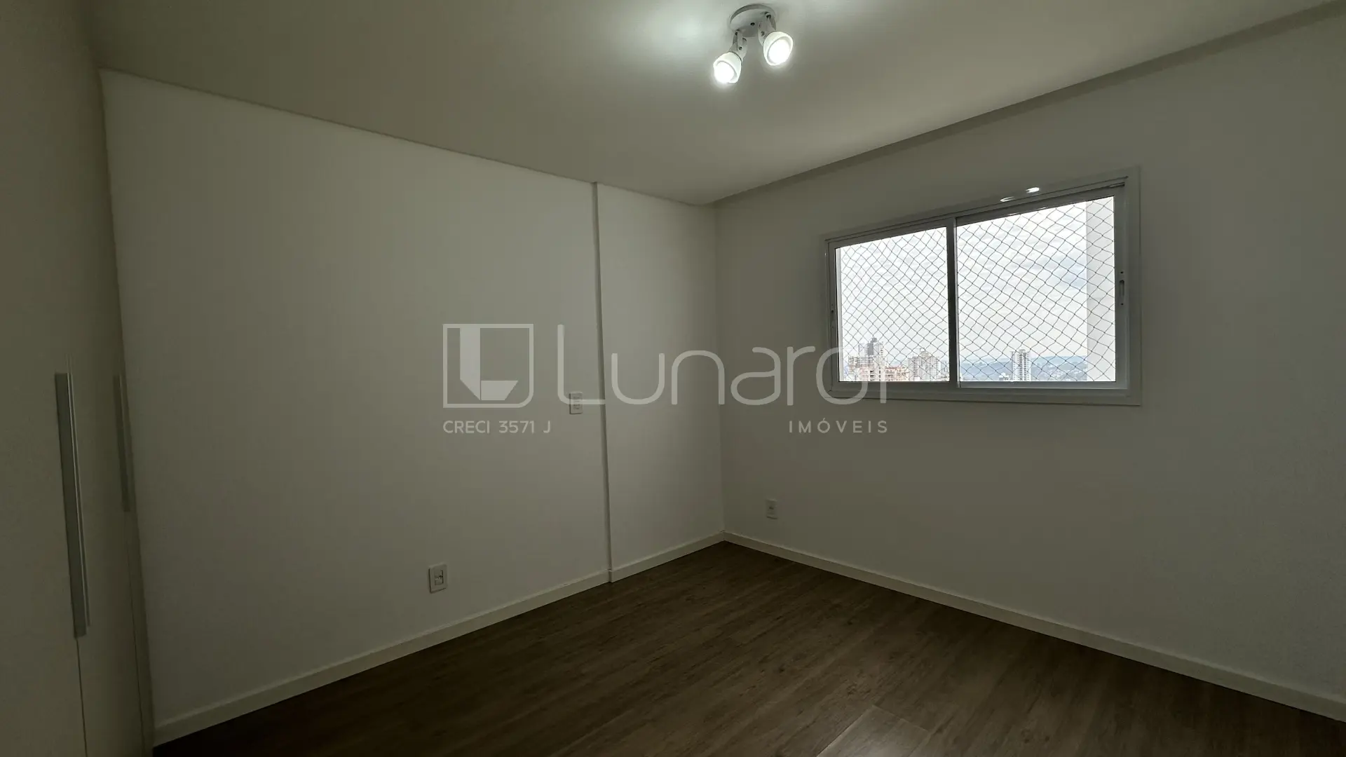 Foto Apartamento com 3 Dormitórios