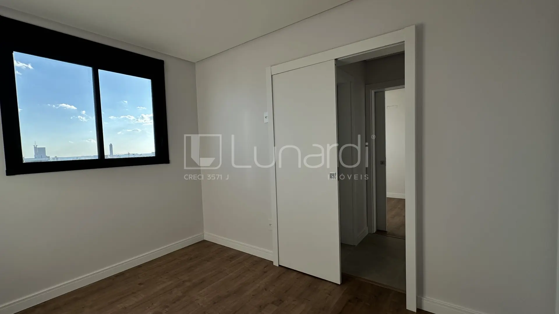 Foto Apartamento com 3 Dormitórios