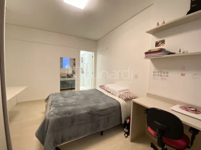 Foto Apartamento com 3 Suítes