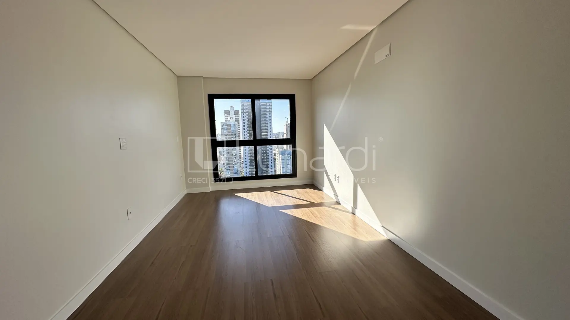 Foto Apartamento com 3 Suítes