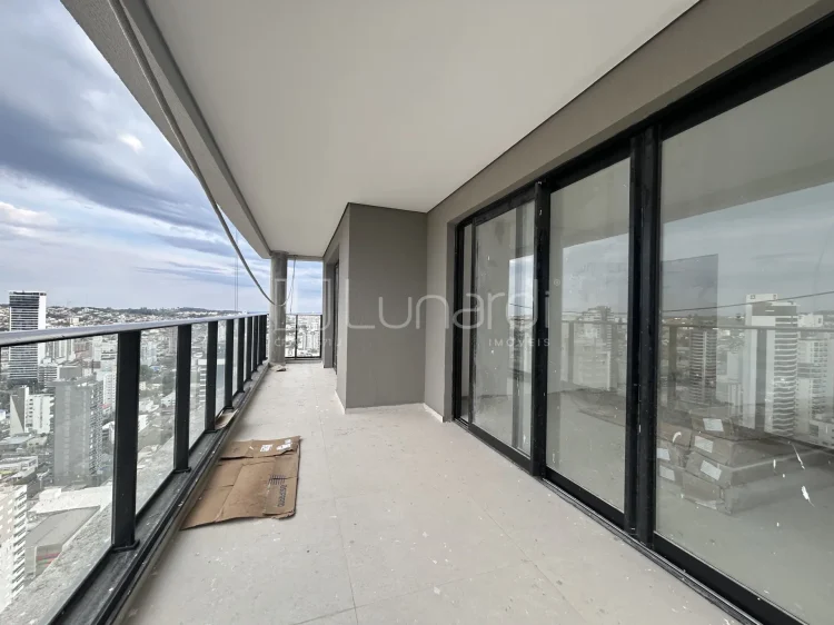 Cobertura com 4 Suítes