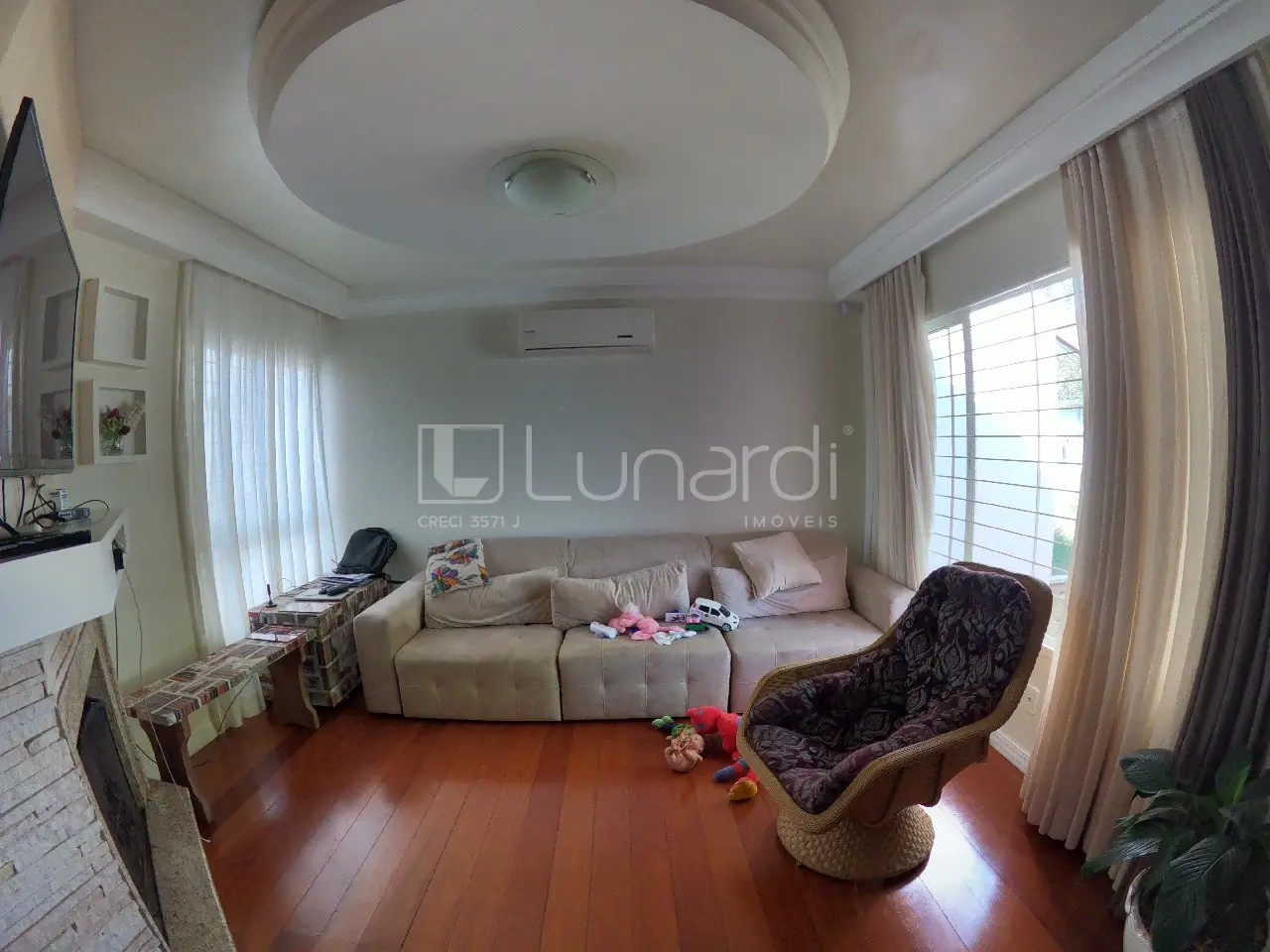 Foto Casa com 5 Dormitórios