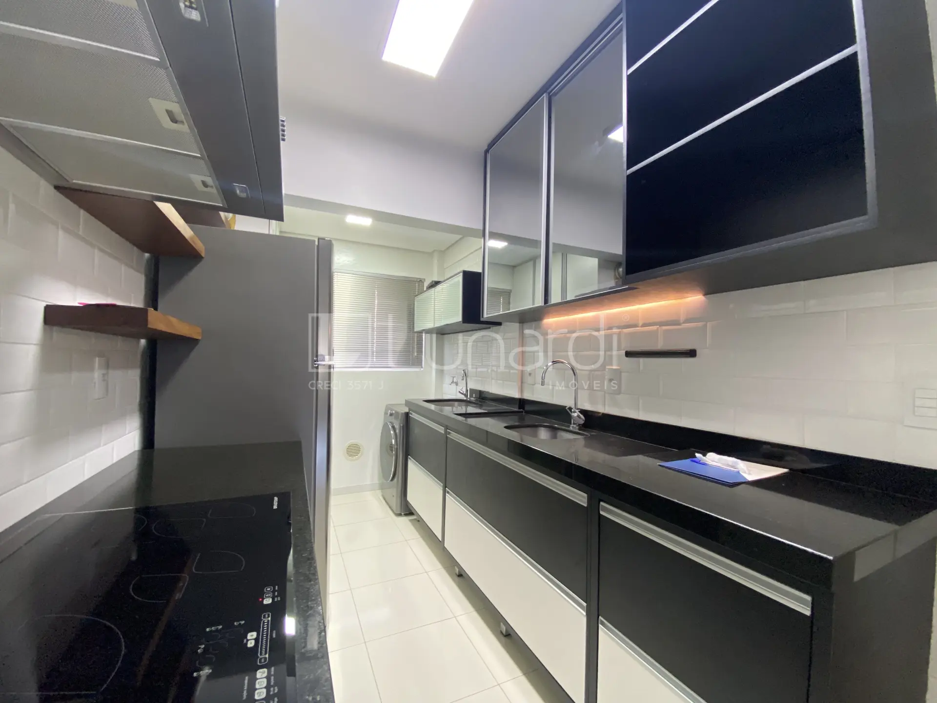 Foto Apartamento com 2 Dormitórios