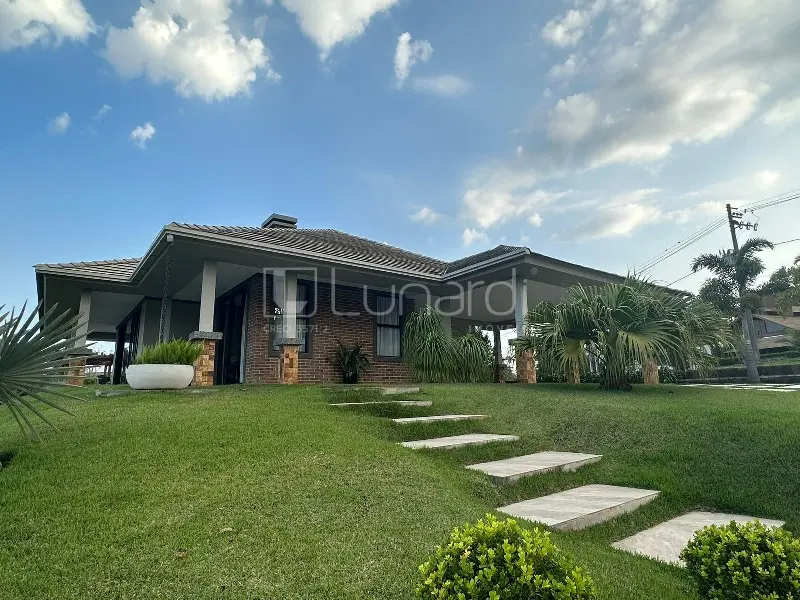 Foto Casa com 4 Dormitórios