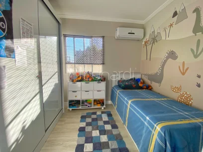 Foto Apartamento com 4 Dormitórios