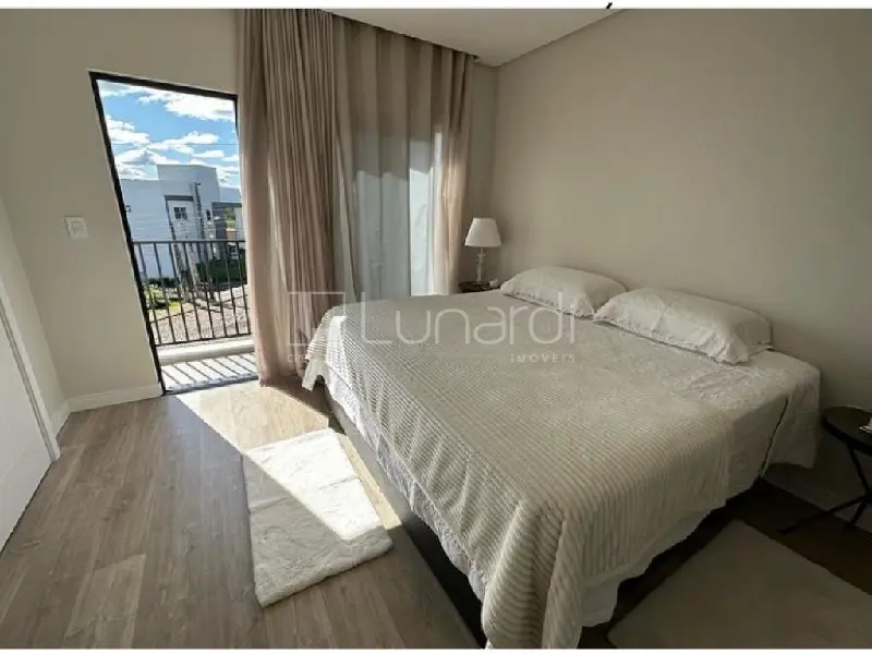 Foto Casa com 4 Dormitórios