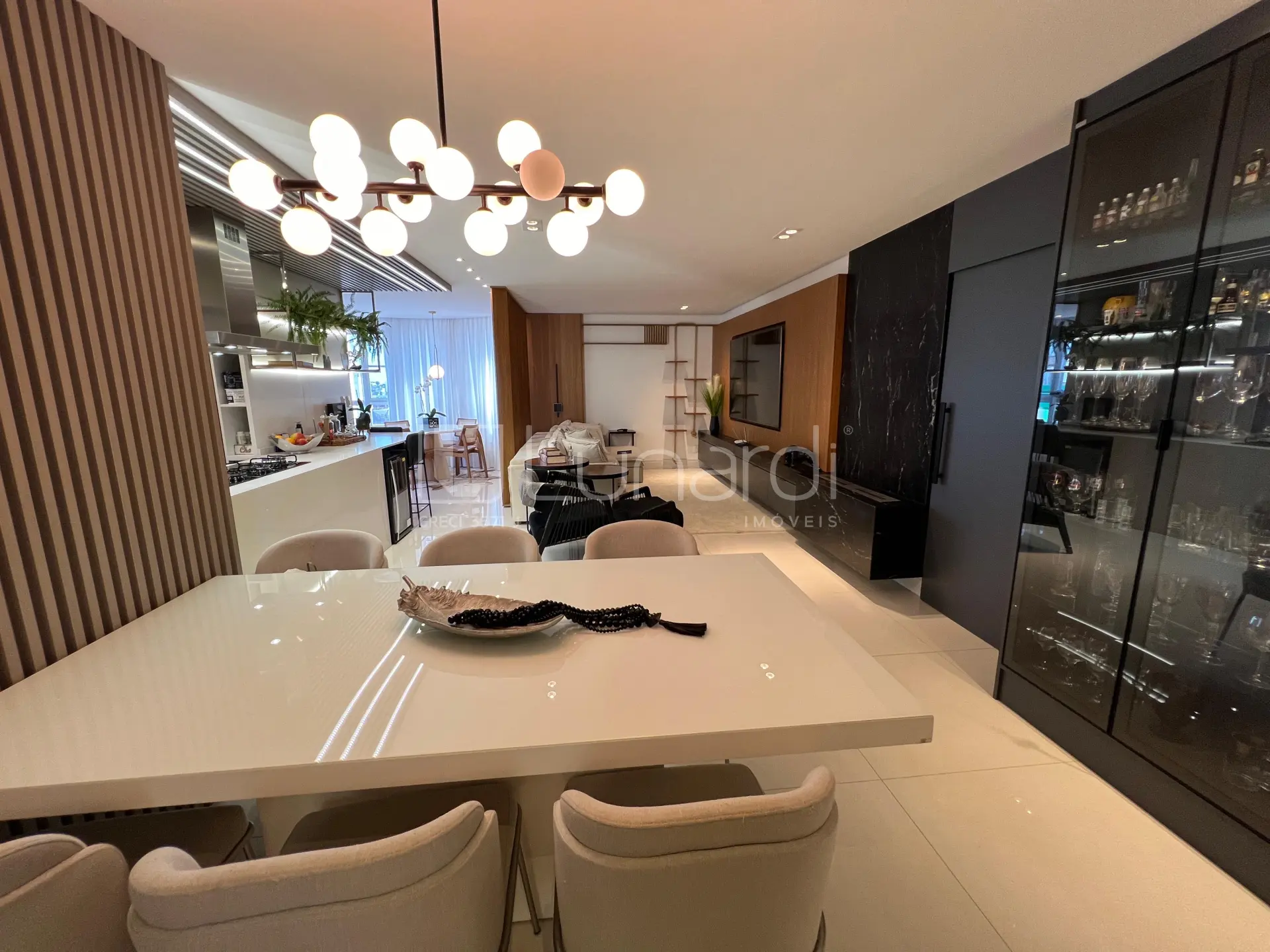 Foto Apartamento com 3 Dormitórios