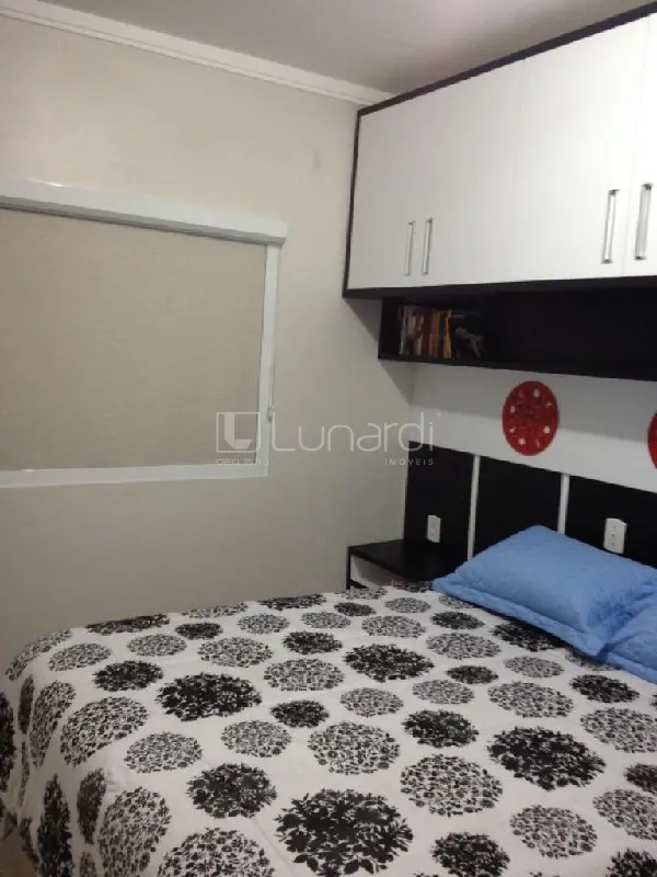 Foto Apartamento com 2 Dormitórios
