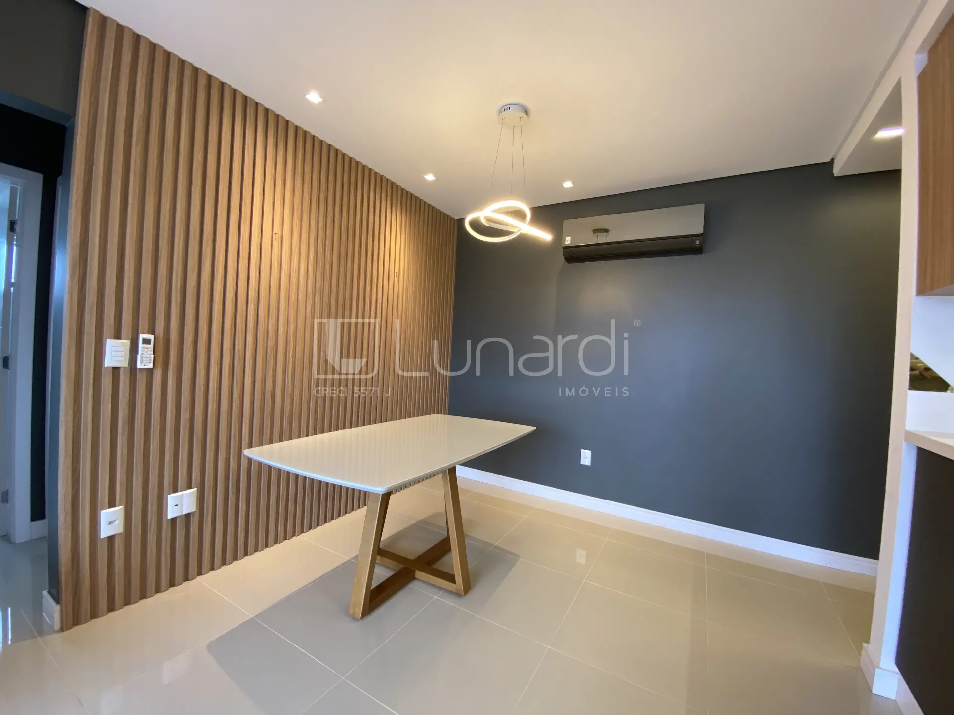 Foto Apartamento com 2 Dormitórios