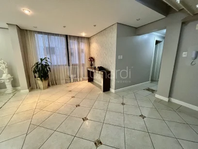 Foto Apartamento Duplex com 3 Dormitórios