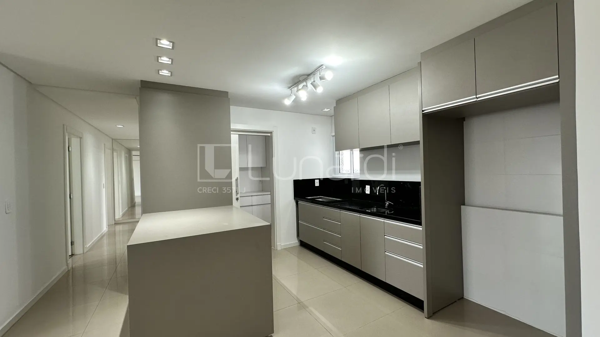 Foto Apartamento com 3 Dormitórios