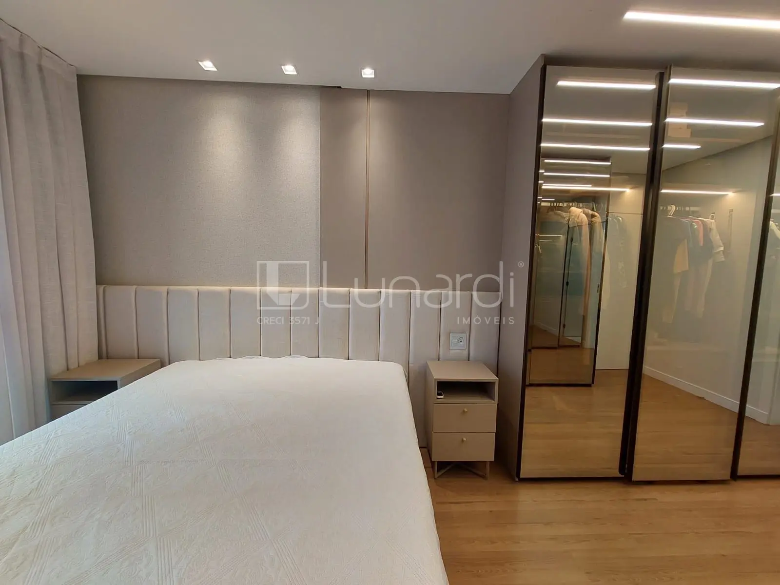 Foto Apartamento com 3 Suítes