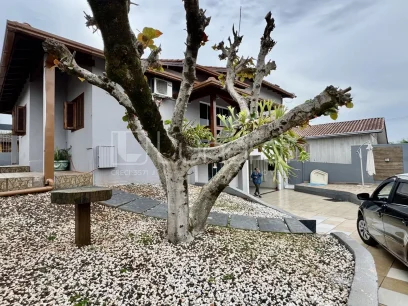 Casa com 3 Dormitórios