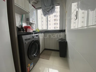 Foto Apartamento com 2 Dormitórios