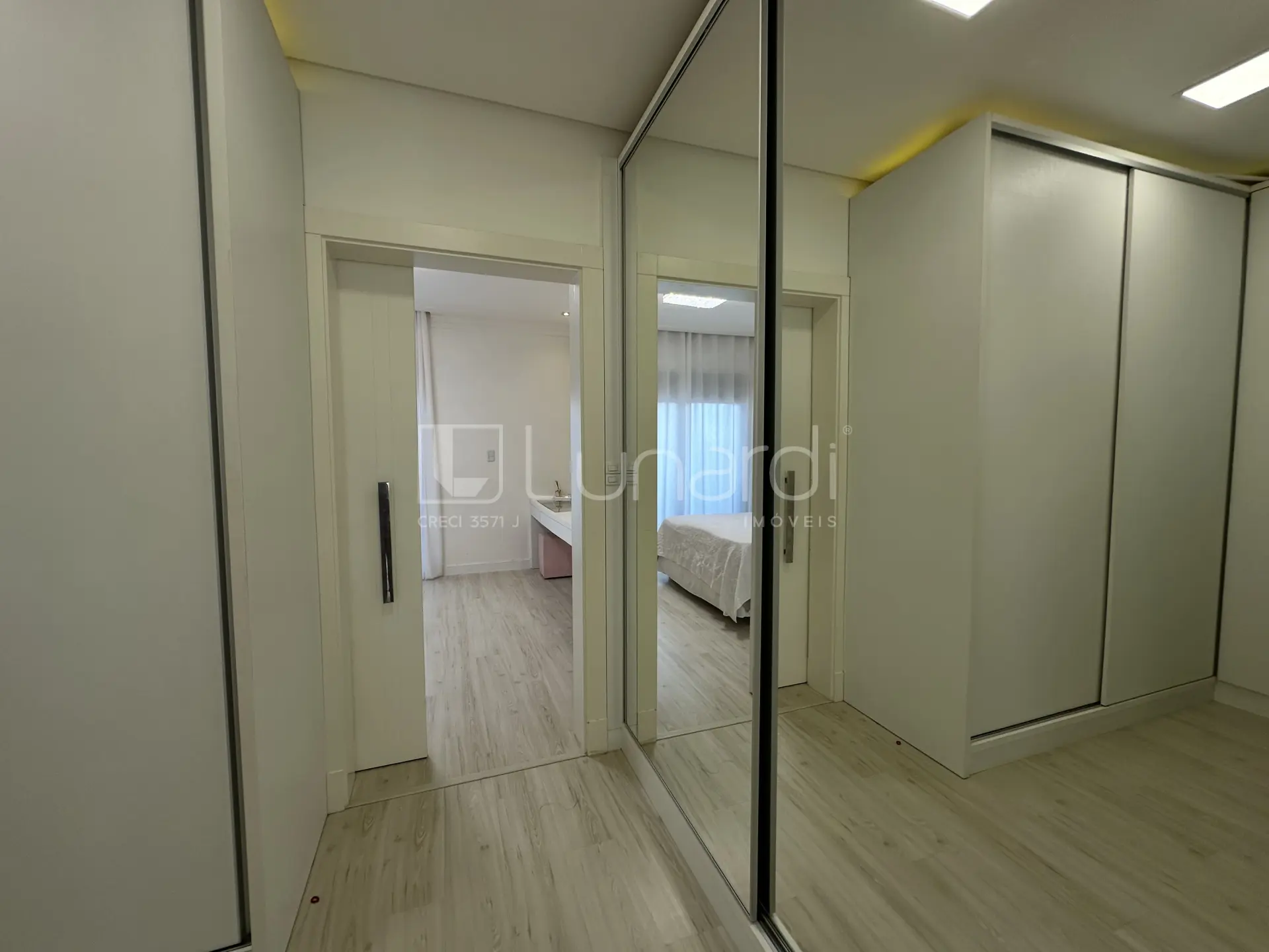 Foto Apartamento com 3 Suítes
